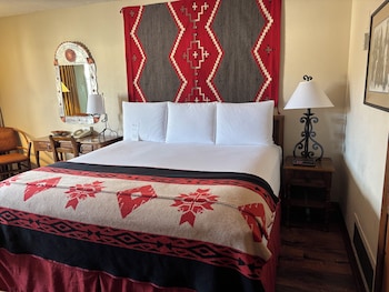 Traditional Room, 1 King Bed