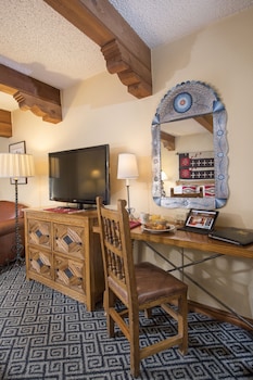 Deluxe Room, 1 King Bed