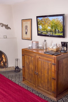 Superior Room, 1 King Bed, Fireplace