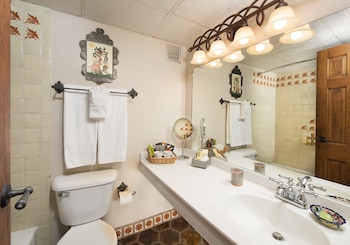 Superior Room, 1 King Bed, Fireplace