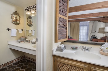Deluxe Room, 1 King Bed