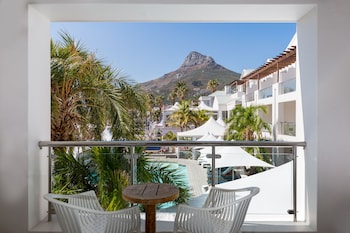 Sea and Pool