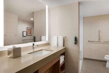 Room, 2 Queen Beds, Accessible (Mobility, Roll-In Shower)