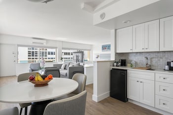 Suite, 1 Bedroom, Oceanfront, 1 King Bed