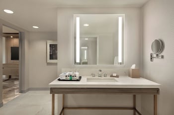 Executive Suite, 1 King Bed with Sofa bed