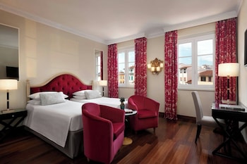 Deluxe Room, 1 King Bed, Garden View