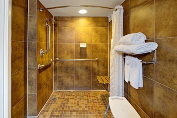 Room, 2 Queen Beds, Accessible (Mobility/Hearing, Roll In Shower)
