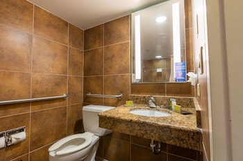Room, 1 King Bed, Accessible, Bathtub (High Floor, Mobility/Hearing)