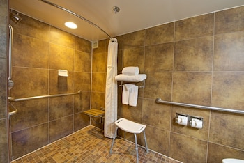 Room, 2 Queen Beds, Accessible (Mobility/Hearing, Roll In Shower)