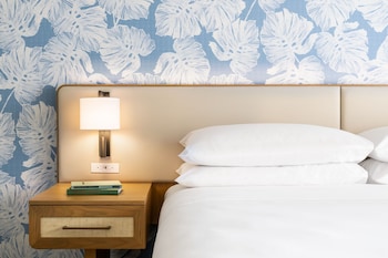 Renovated High Ocean View King, Tower