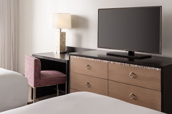 Room, 1 Queen Bed (No Balcony)