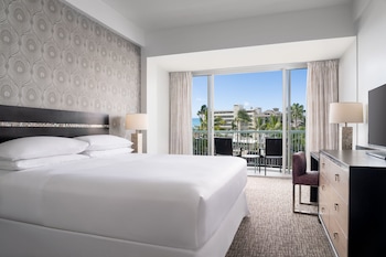 Room, 1 King Bed, Pool View (Princess Wing)