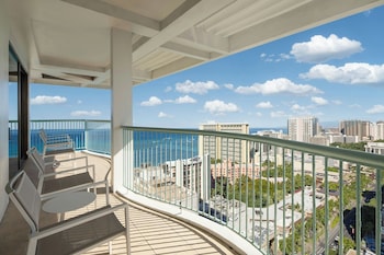 Renovated Corner Jr. Suite King, Tower