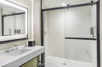 Junior Suite, 1 King Bed