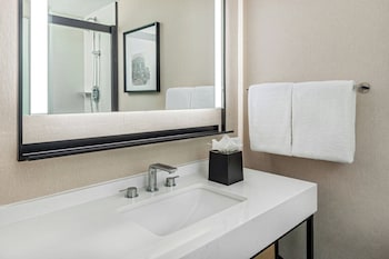 Club Room, 1 Queen Bed