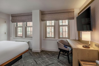 Club Room, 1 Queen Bed