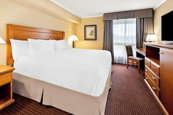 Suite, 1 King Bed, Non Smoking, Balcony