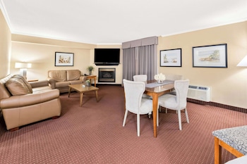 Suite, 1 King Bed, Non Smoking, Refrigerator & Microwave