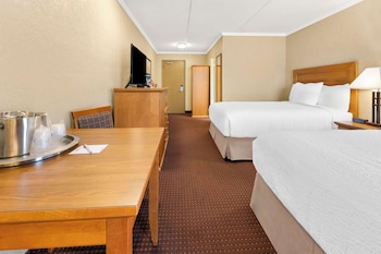 Standard Room, 2 Double Beds, Non Smoking, Refrigerator
