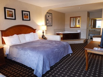 Deluxe Room, 1 King Bed, Non Smoking, Hot Tub