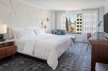 Classic Room, 1 King Bed (Hearing Accessible)