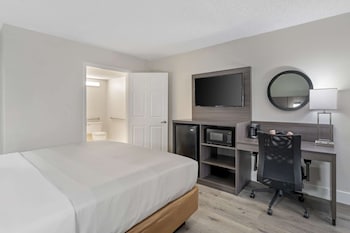 Suite, 1 King Bed, Accessible, Non Smoking