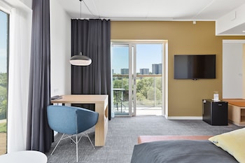 Superior Room, 1 King Bed, Non Smoking, Balcony