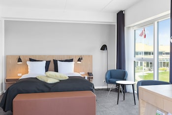 Superior Room, 1 King Bed, Non Smoking, Balcony