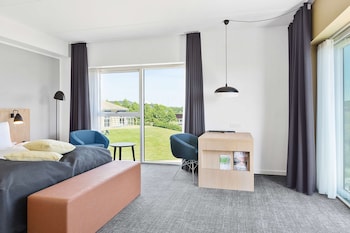 Superior Room, 1 King Bed, Non Smoking, Balcony