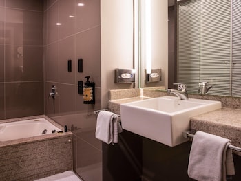 Suite, 1 King Bed