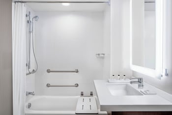 Standard Room, 1 King Bed (Mobility Accessible, Tub)