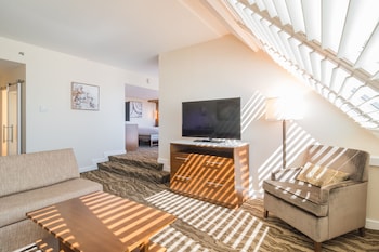 Studio Suite, 1 King Bed, Balcony