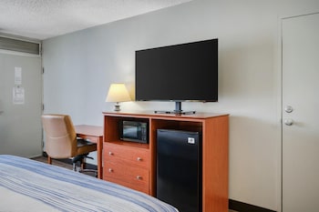 Standard Room, 1 King Bed, Non Smoking, Microwave