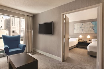 Suite, Accessible, Non Smoking (Roll-in Shower)