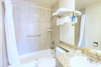 Deluxe Room, 1 King Bed, Non Smoking, Balcony