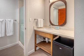 Room, 1 King Bed, Oceanfront