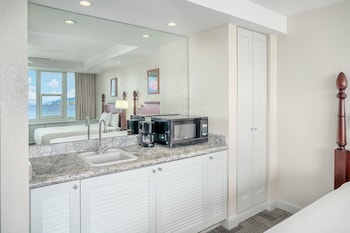 Suite, 1 King Bed, Oceanfront