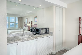 Suite, 2 Queen Beds, Oceanfront