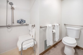 Standard Room, 1 Queen Bed, Accessible