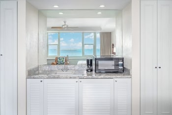 Suite, 2 Queen Beds, Oceanfront