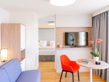 Junior Suite, 1 King Bed, Terrace, City View