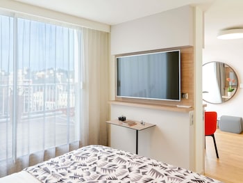 Junior Suite, 1 King Bed, Terrace, City View