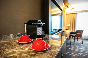 Standard Room, 1 Queen Bed (High Floor)