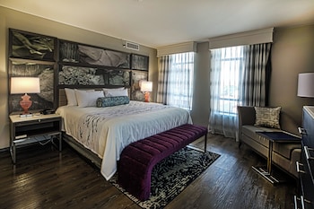 Standard Room, 1 King Bed, Accessible (Communications)
