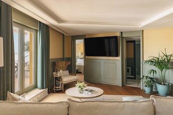 Presidential Penthouse Suite Red Level (2 + 1 Ch)
