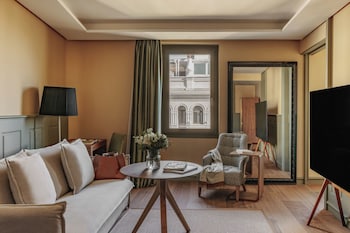 One Bedroom Suite Red Level