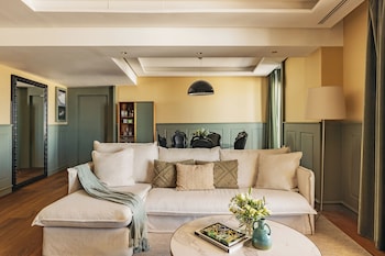 Presidential Penthouse Suite Red Level (2 + 1 Ch)