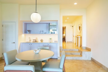 Hotel Luxury 1 Bedroom Suite -Adults Only