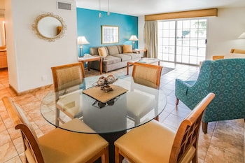 2 Bedrooms, Full Kitchen