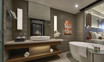Deluxe Room, 1 King Bed (Grand)